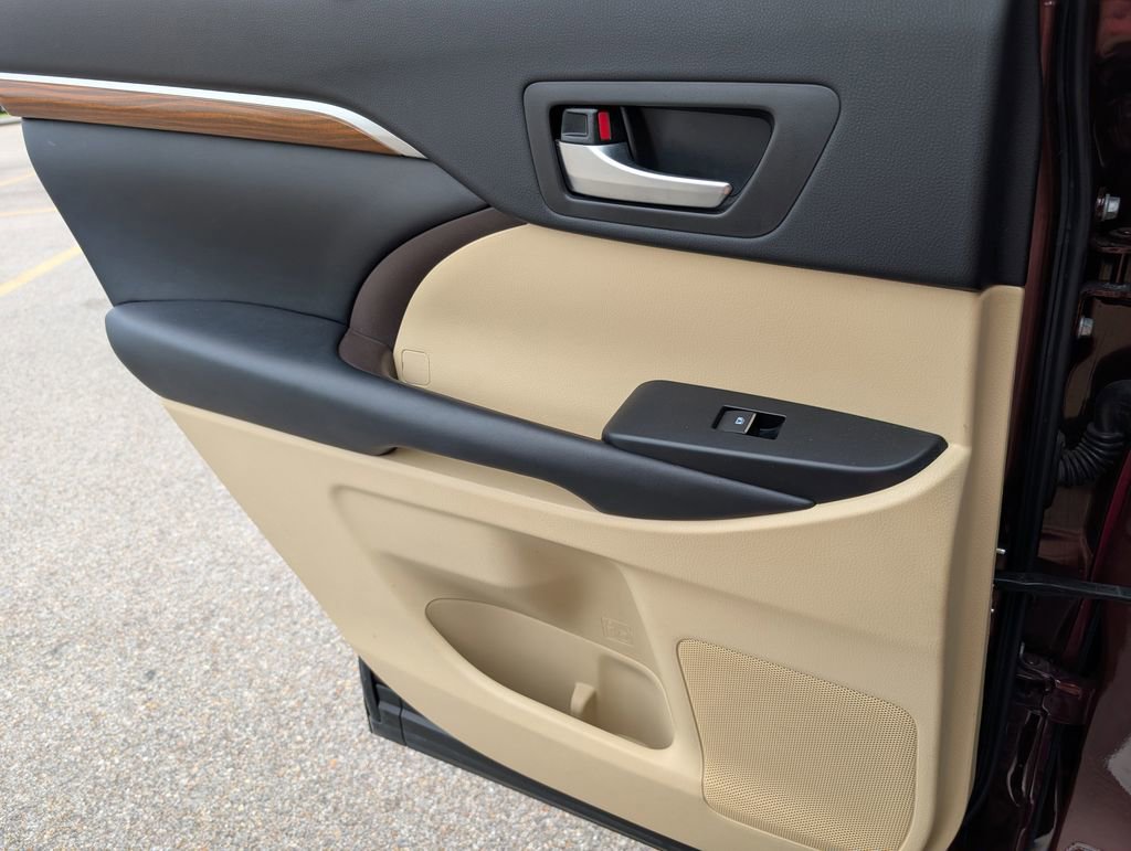 Used 2019 Toyota Highlander Limited image 30