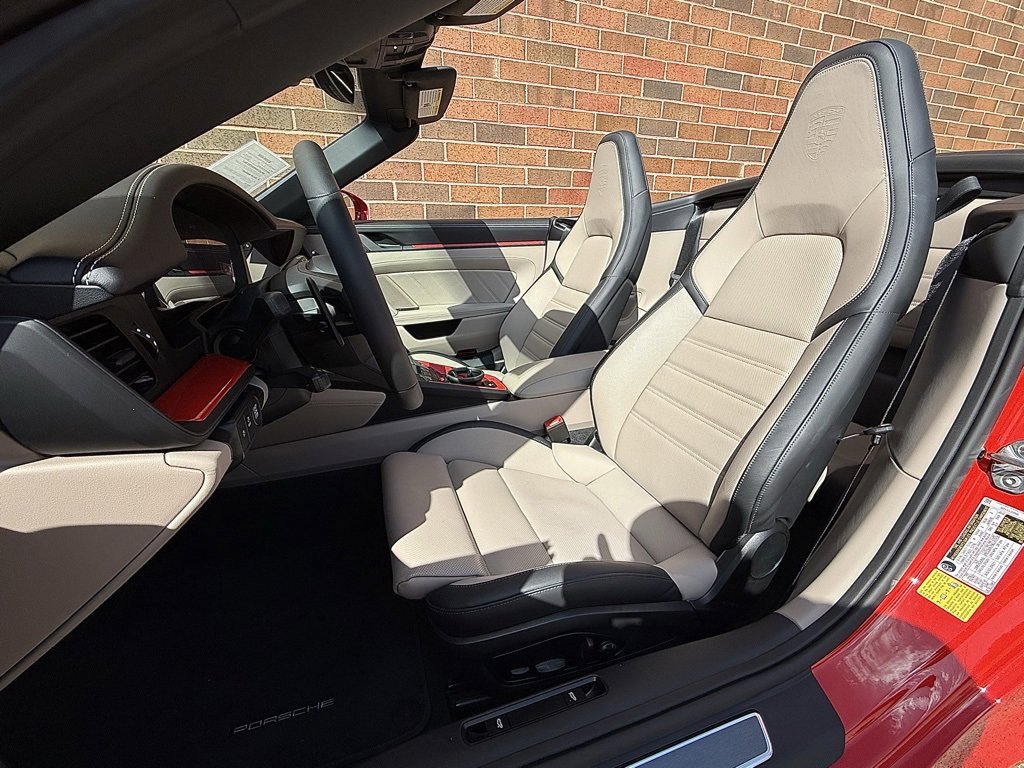 Certified 2025 Porsche 911 Carrera image 5