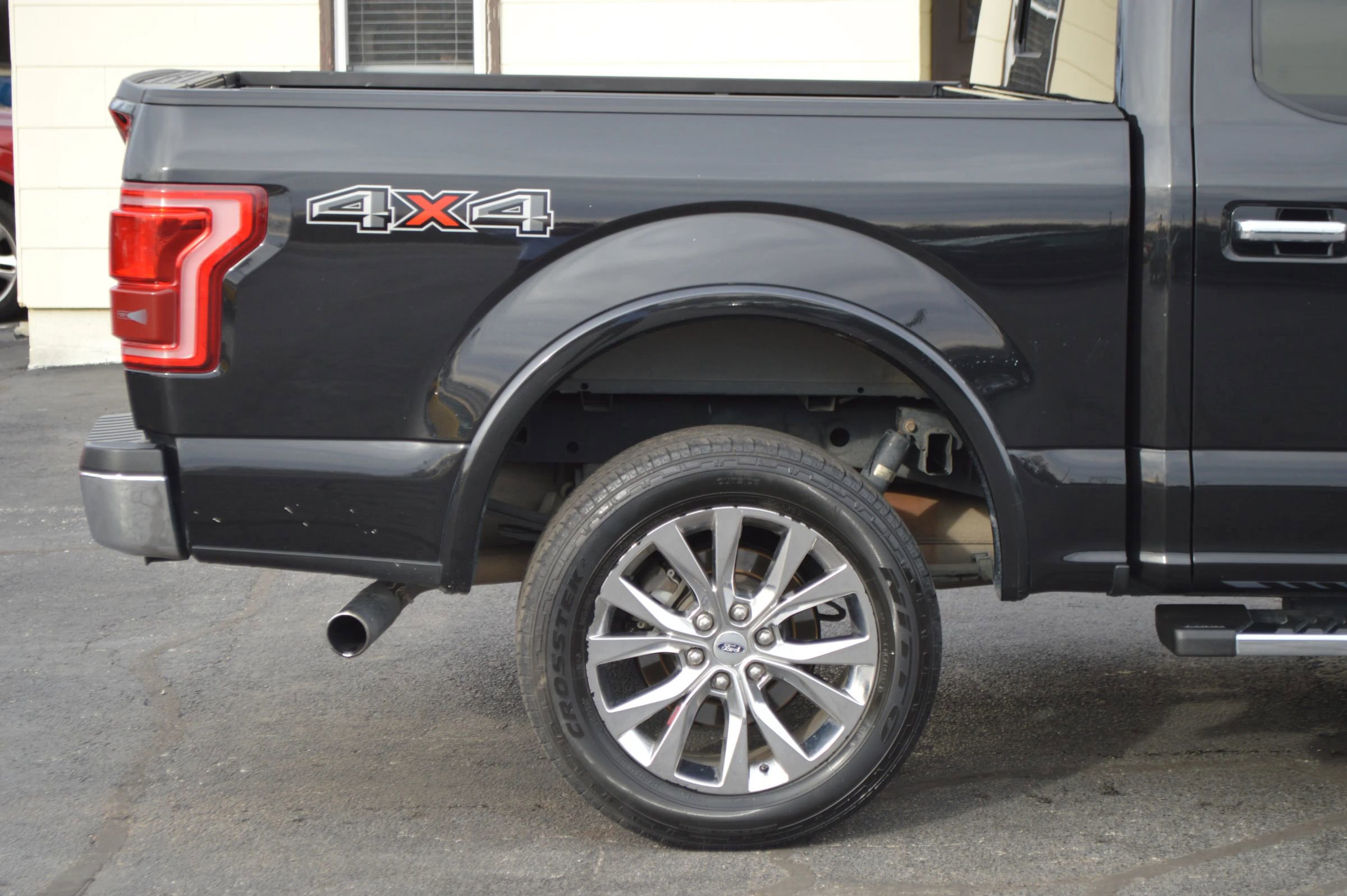 Used 2015 Ford F150 Lariat w/ Equipment Group 502A Luxury image 10