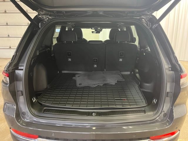 Used 2025 Jeep Grand Cherokee Limited w/ Trailer Tow Package image 11