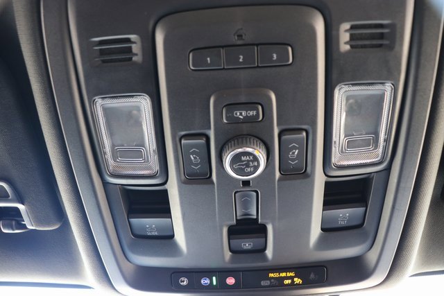 Used 2024 GMC Yukon XL Denali image 31