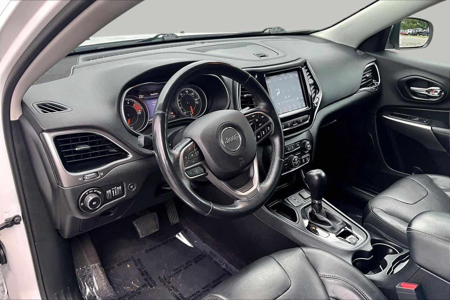 Used 2019 Jeep Cherokee Limited w/ Technology Group FWD image 17