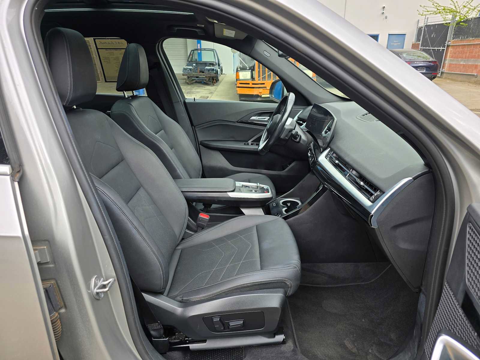 Used 2023 BMW X1 xDrive28i AWD/4WD image 11