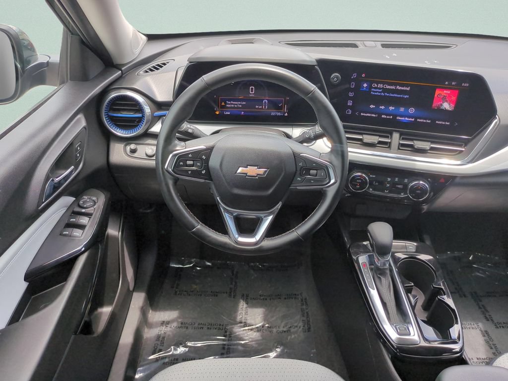 Used 2025 Chevrolet Trax LT w/ Driver Confidence Package FWD image 12