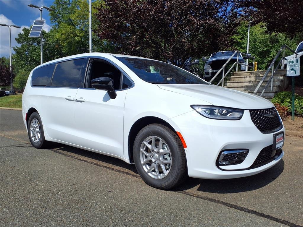 New 2026 Chrysler Pacifica Select