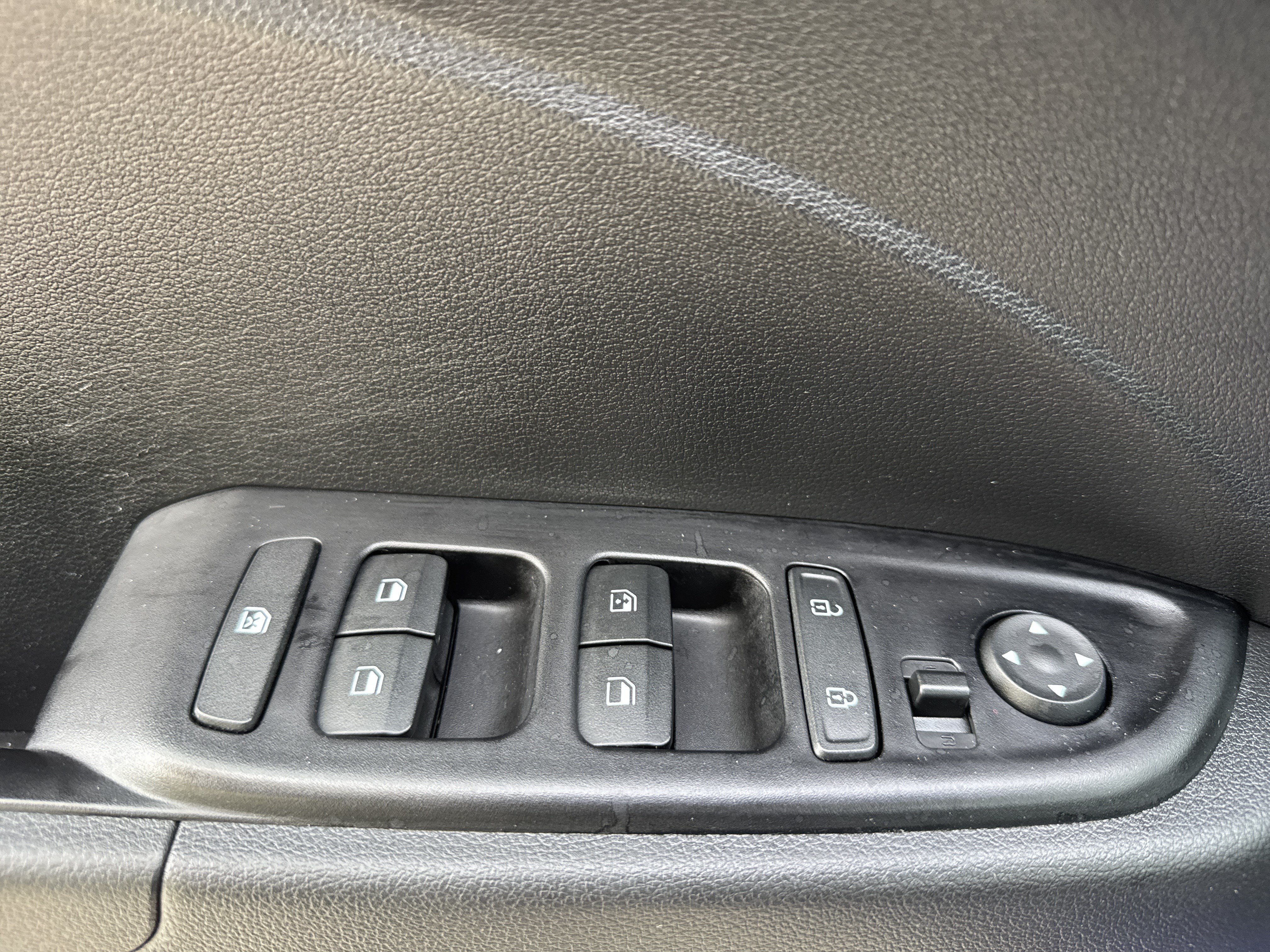 Used 2024 Hyundai Venue SEL FWD image 15