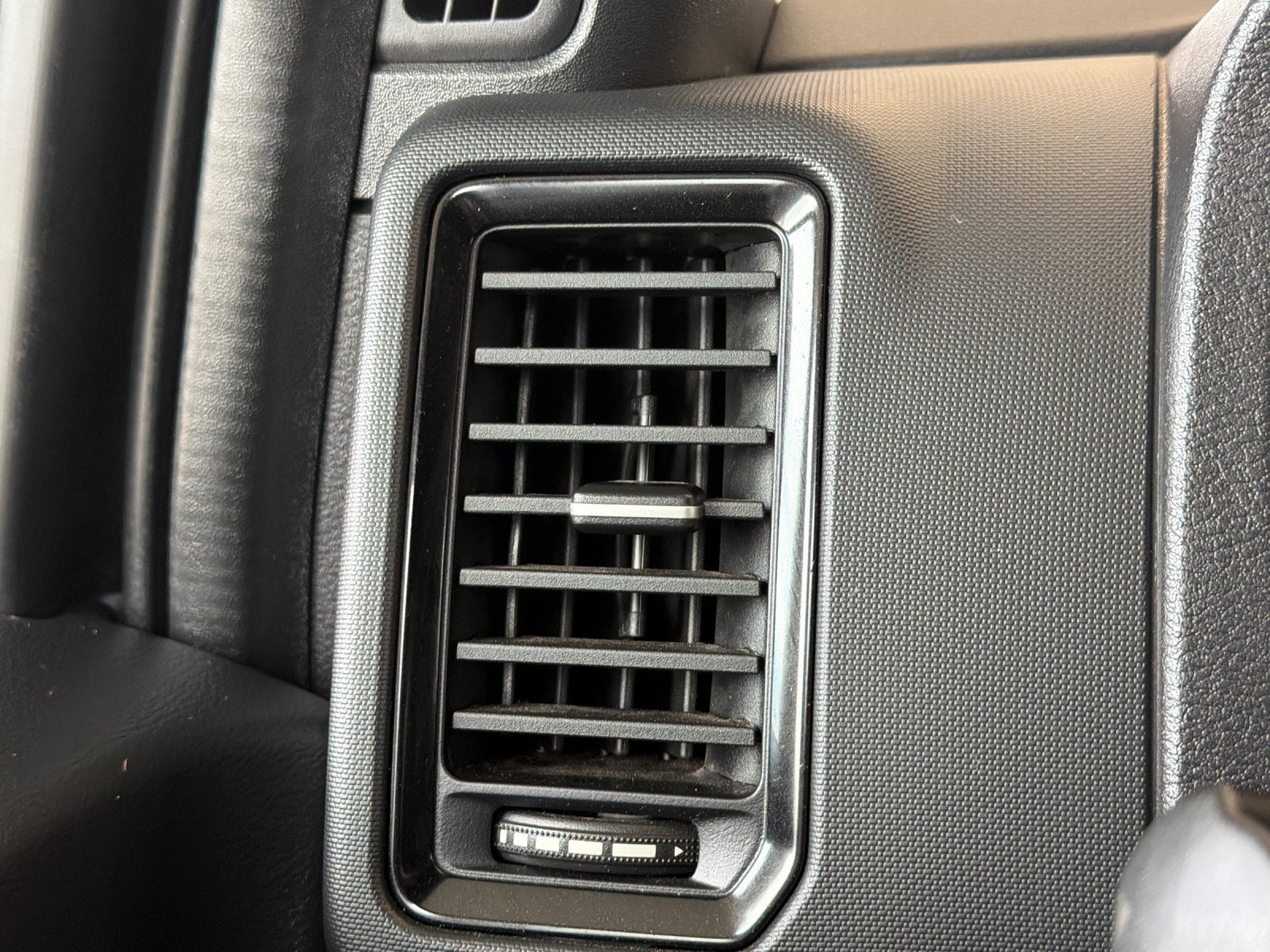 Used 2024 Nissan Frontier Pro-X RWD image 33