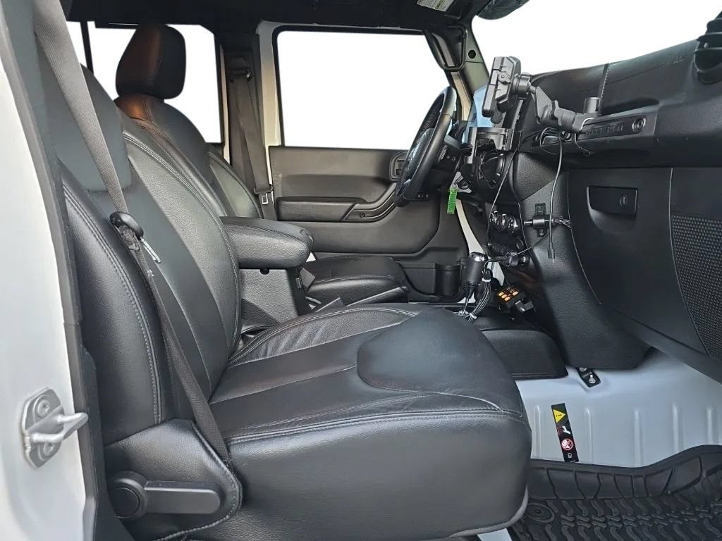 Used 2017 Jeep Wrangler Unlimited Sahara AWD/4WD image 17