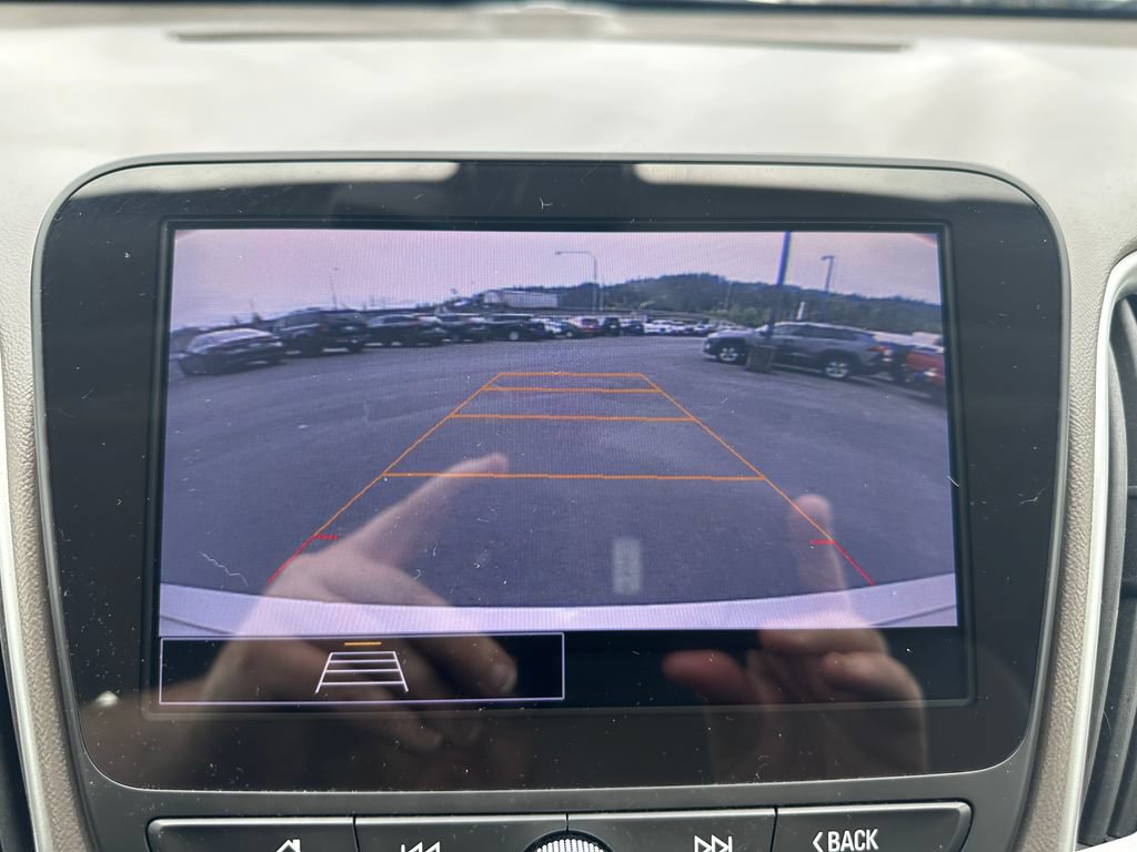 Used 2022 Chevrolet Malibu LT FWD image 17