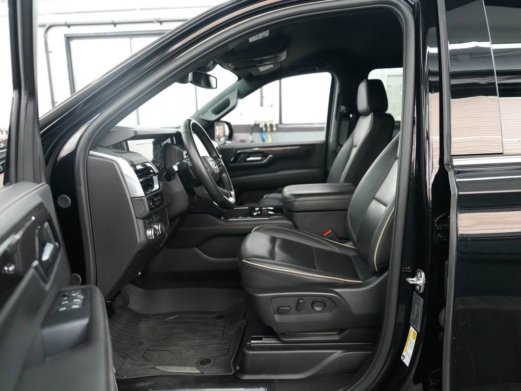 Used 2025 GMC Yukon XL Elevation w/ LPO, Elevation Black Package AWD/4WD image 27