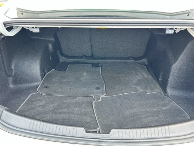 Used 2016 Chevrolet Malibu LT FWD image 11
