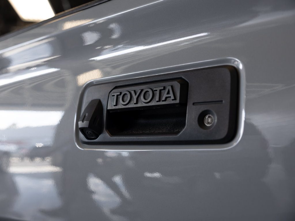 Used 2018 Toyota Tacoma TRD Sport AWD/4WD image 6