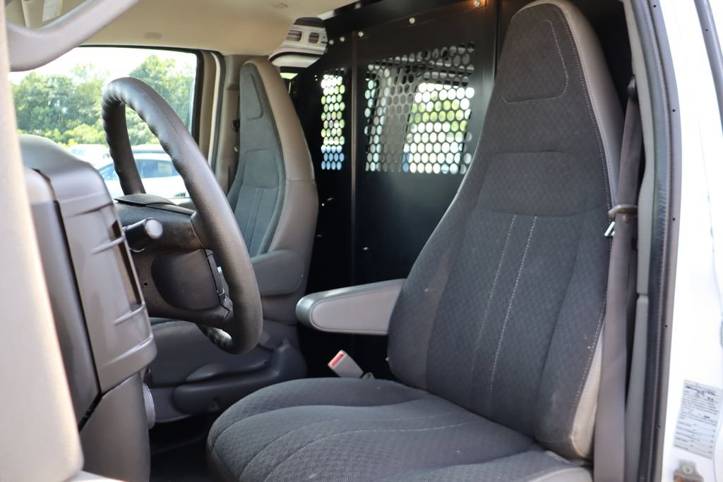 Used 2021 Chevrolet Express 2500 w/ Driver Convenience Package RWD image 4