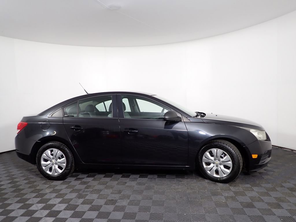 Used 2013 Chevrolet Cruze LS image 23