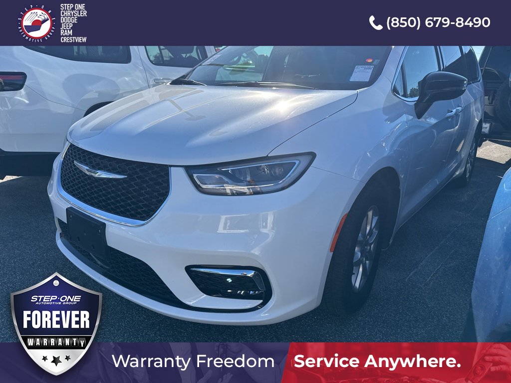 Used 2025 Chrysler Pacifica Select