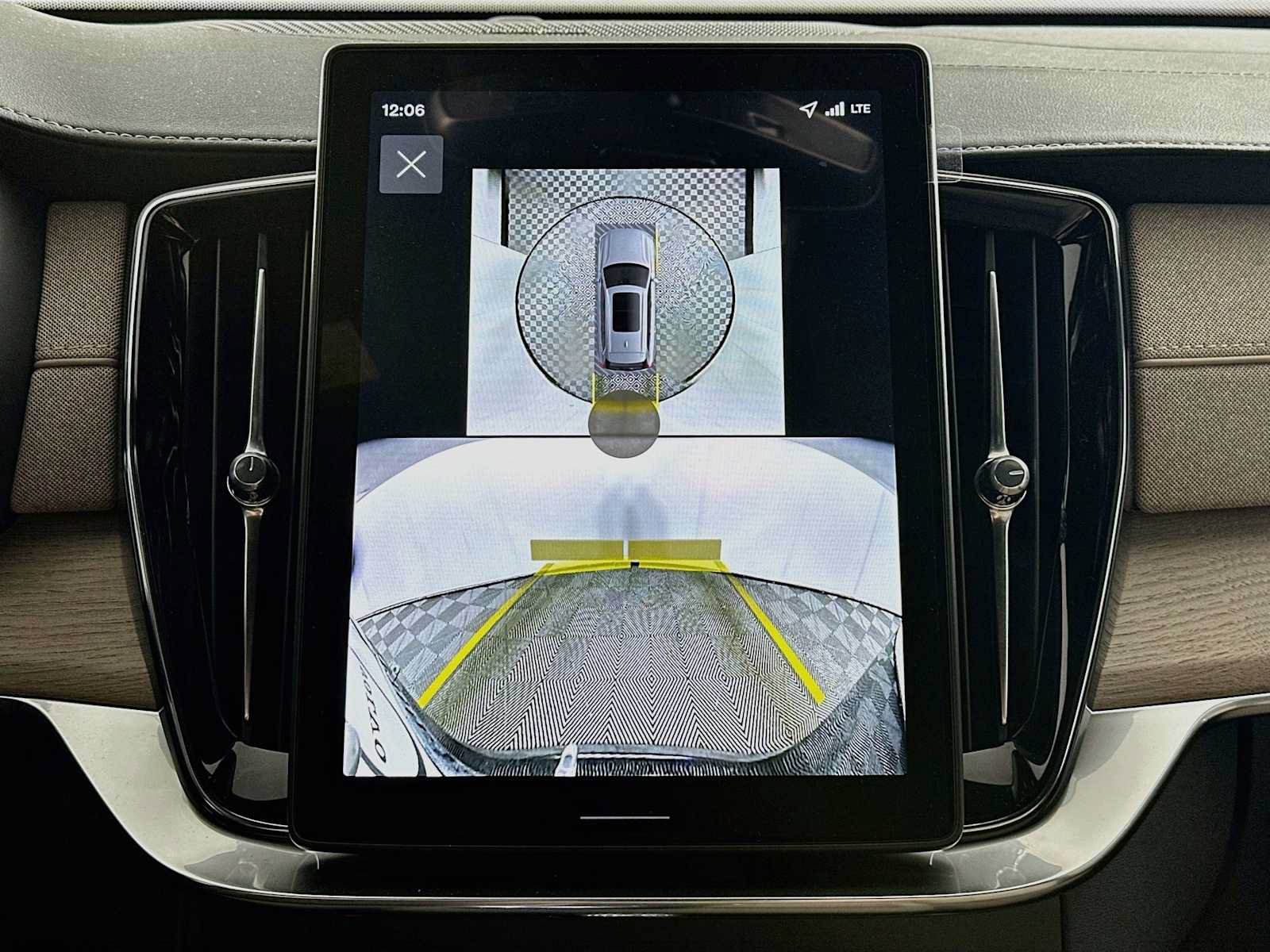New 2026 Volvo XC90 T8 Plus w/ Protection Package AWD/4WD image 14