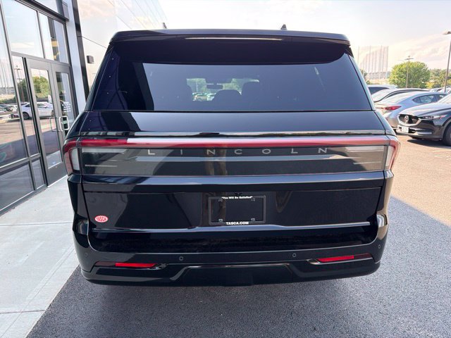 New 2027 Lincoln Navigator Reserve w/ Jet Appearance Package AWD/4WD image 4