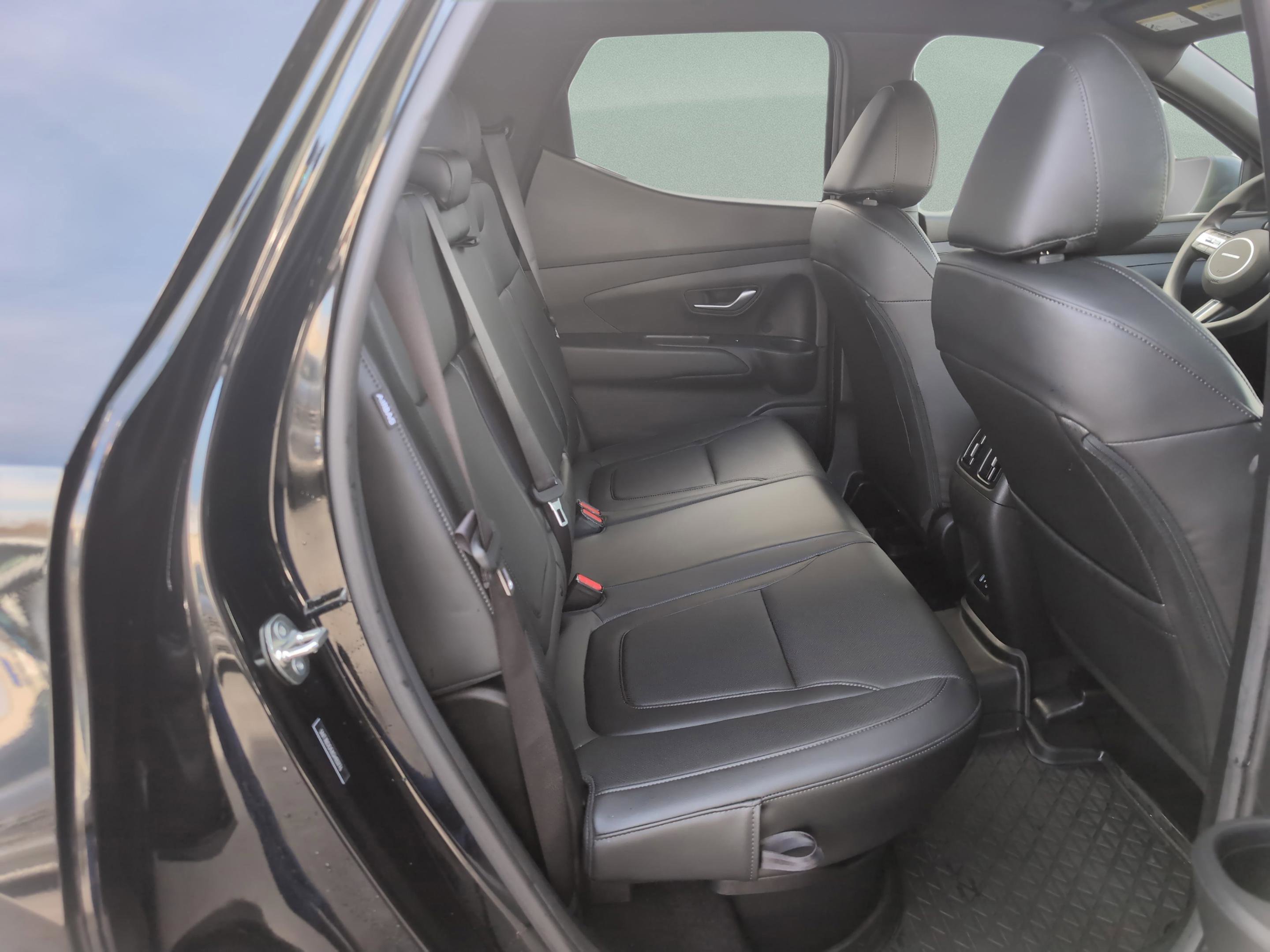 Used 2025 Hyundai Santa Cruz SEL image 24