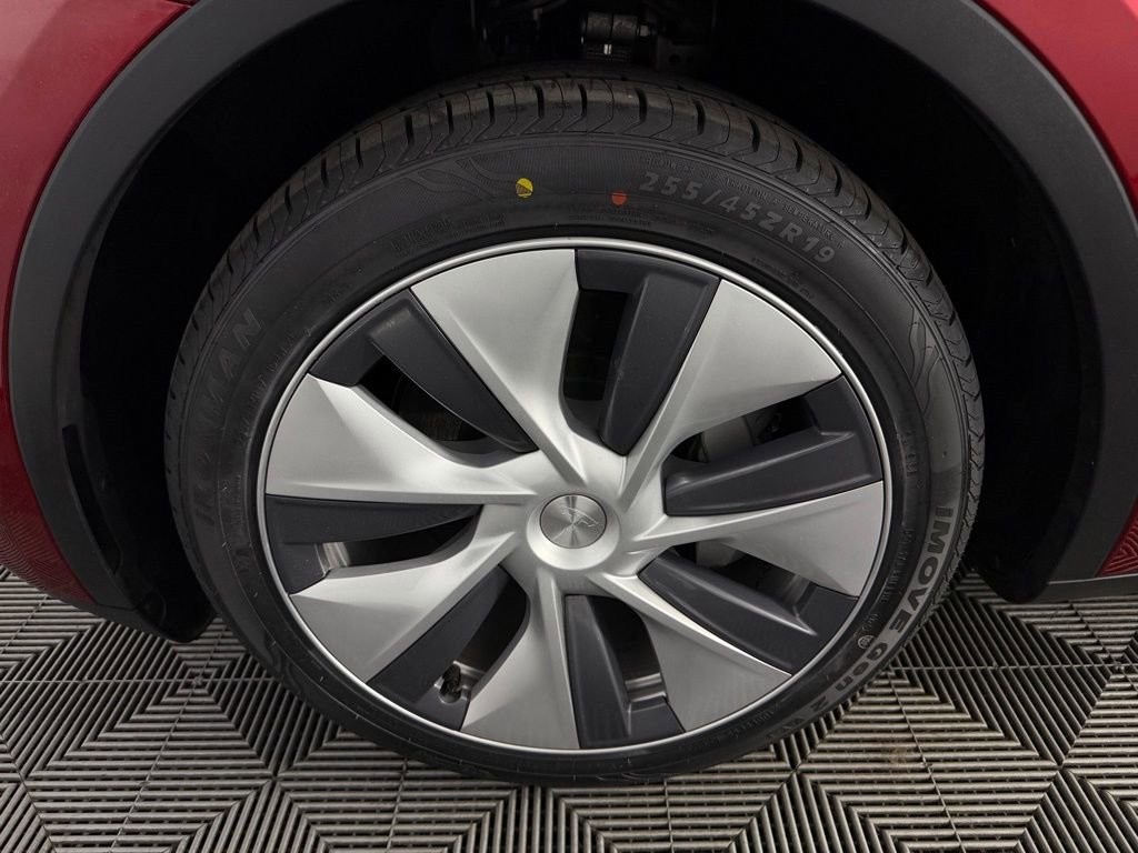 Used 2024 Tesla Model Y Long Range image 11