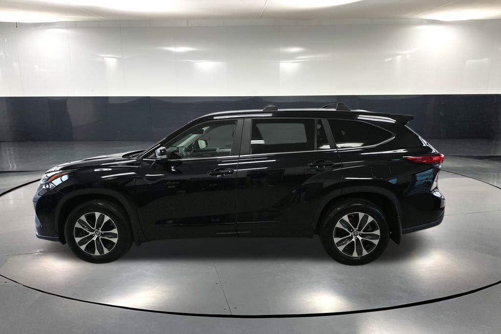 Used 2023 Toyota Highlander XLE AWD/4WD image 7