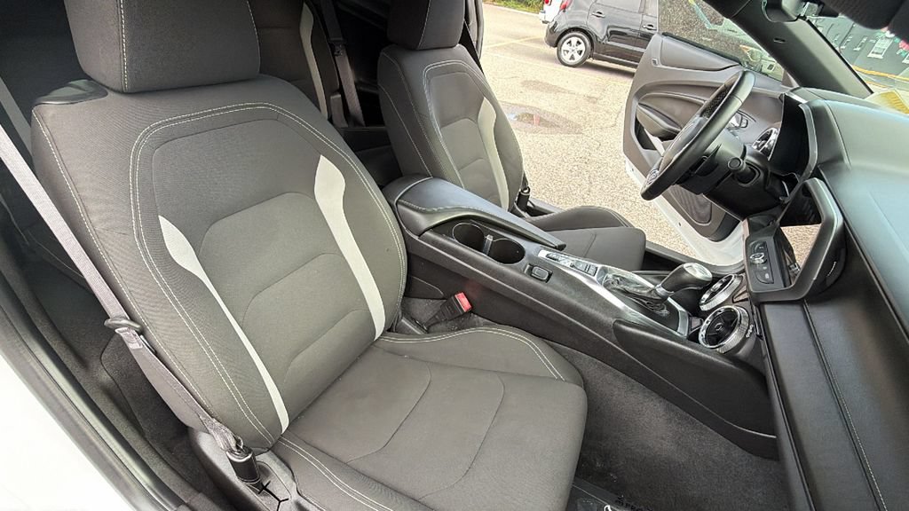 Used 2016 Chevrolet Camaro SS RWD image 25