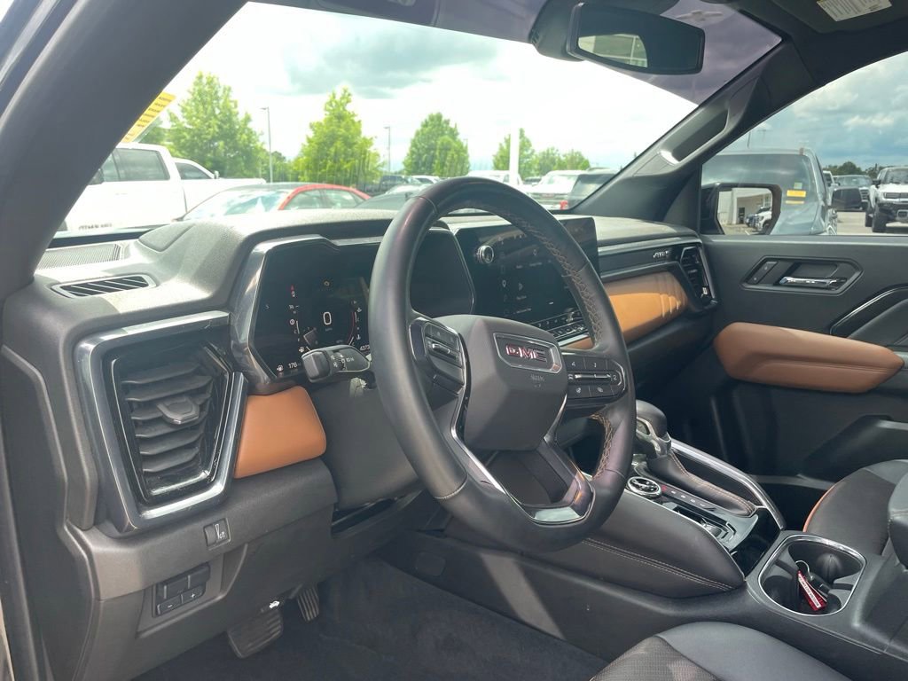 Used 2023 GMC Canyon AT4 w/ AT4 Premium Package AWD/4WD image 9
