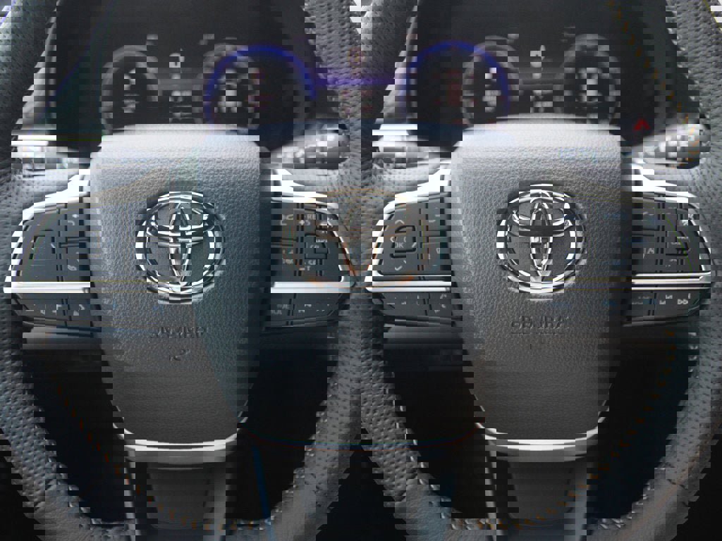 Used 2026 Toyota Sienna XLE Woodland Edition image 7