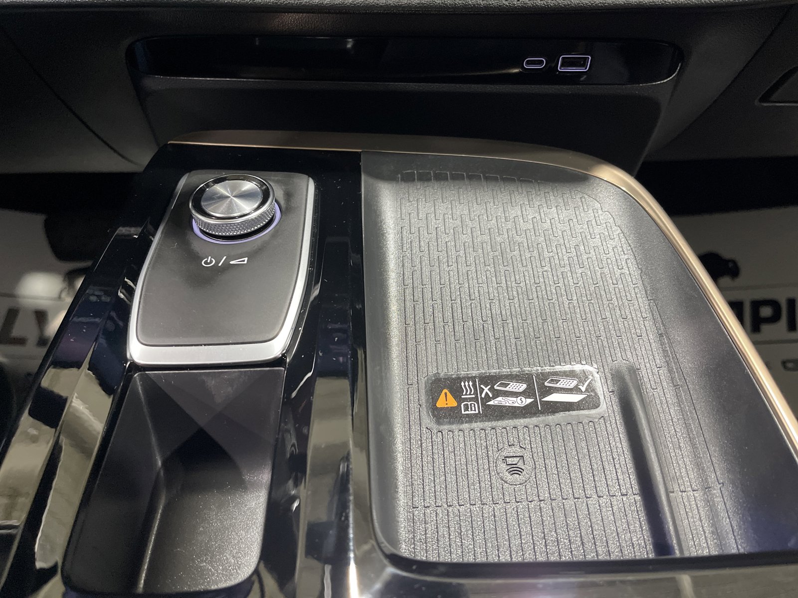 Used 2025 Buick Enclave Avenir w/ Trailering Package, 5000 lbs. AWD/4WD image 25