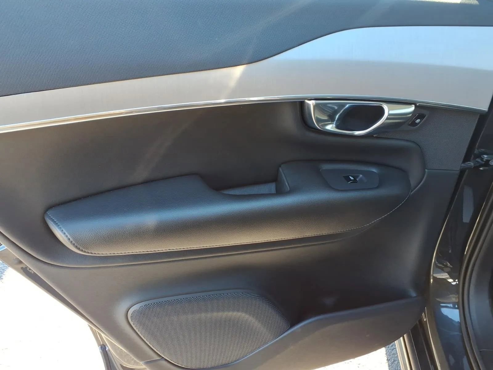 Used 2022 Volvo XC90 T5 Momentum w/ Climate Package image 21