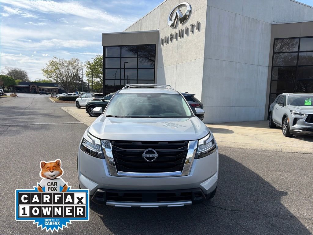 Used 2024 Nissan Pathfinder SL FWD image 3
