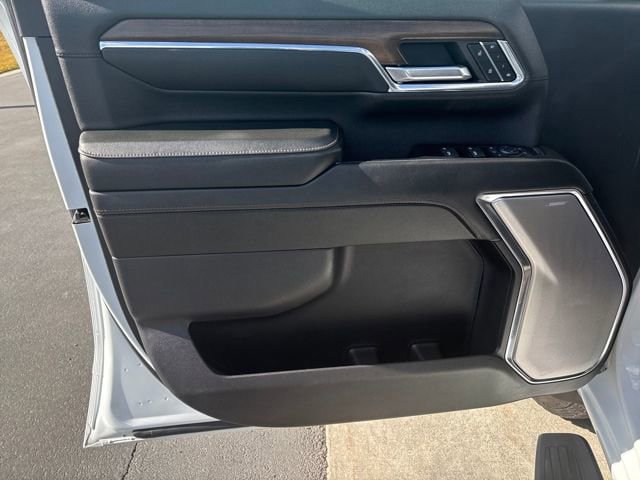 Certified 2024 Chevrolet Silverado 3500 High Country w/ Technology Package image 10
