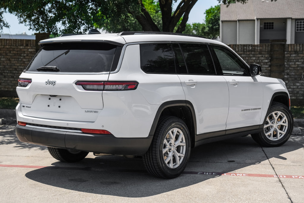 Used 2023 Jeep Grand Cherokee L Limited AWD/4WD image 16