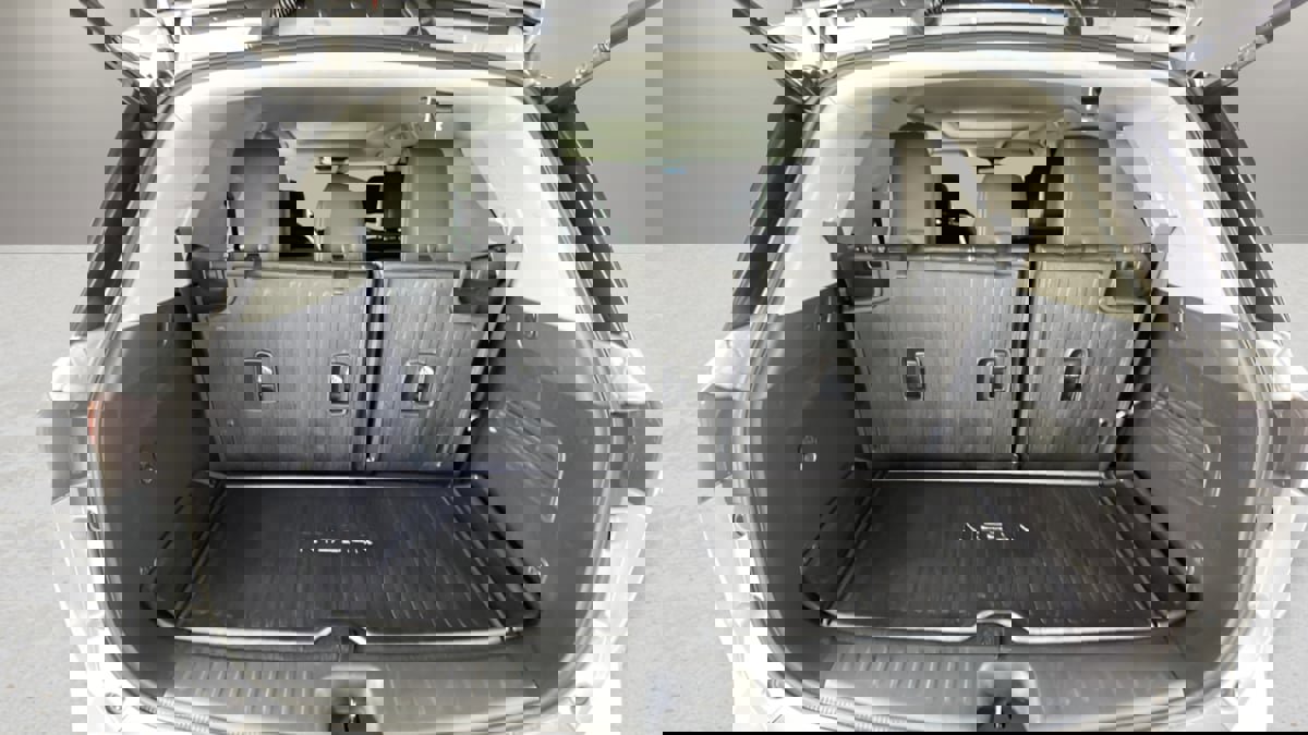 Used 2022 Nissan Pathfinder Platinum w/ Cargo Package image 16