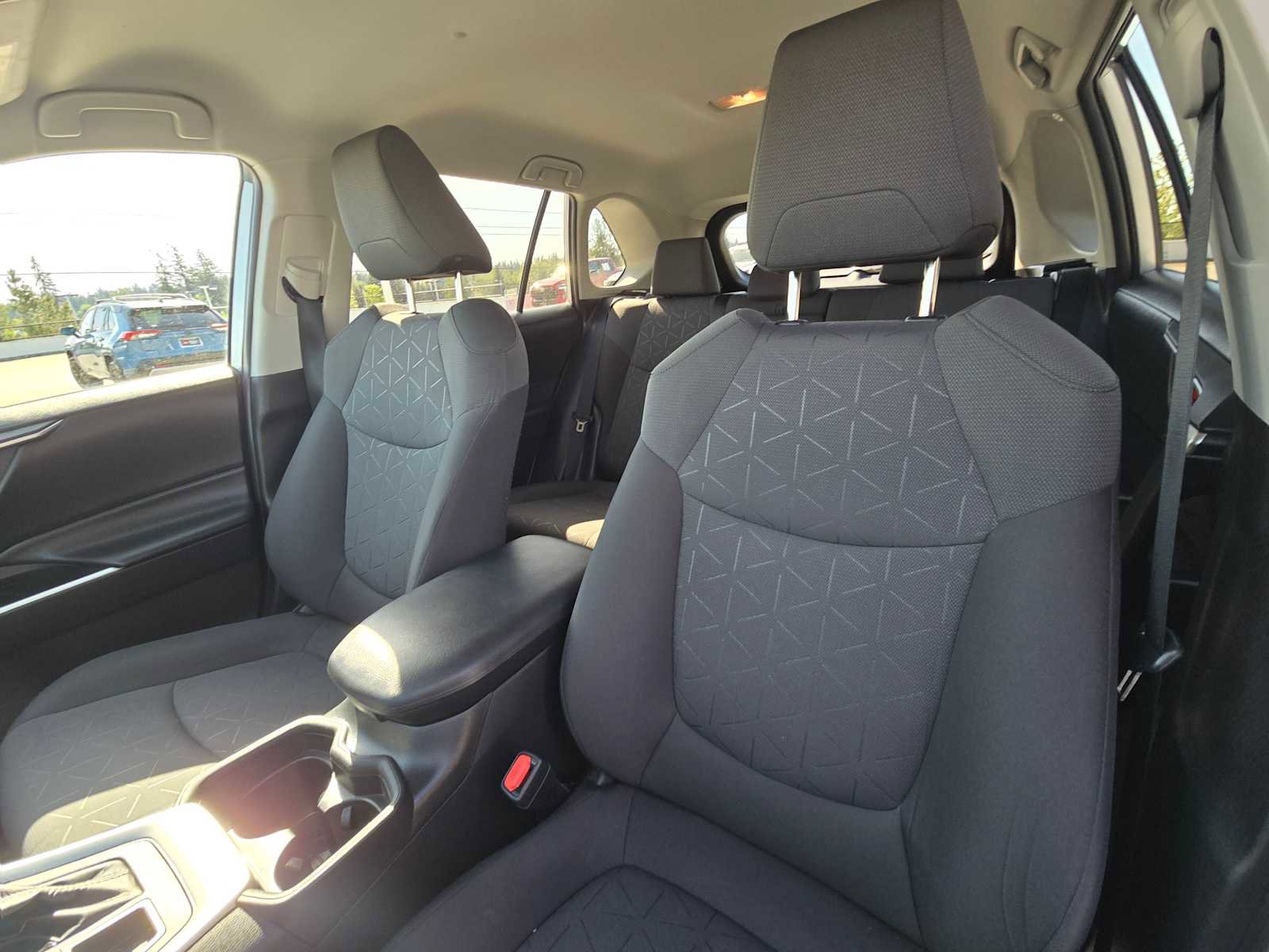 Used 2020 Toyota RAV4 XLE w/ XLE Grade Weather Package AWD/4WD image 21