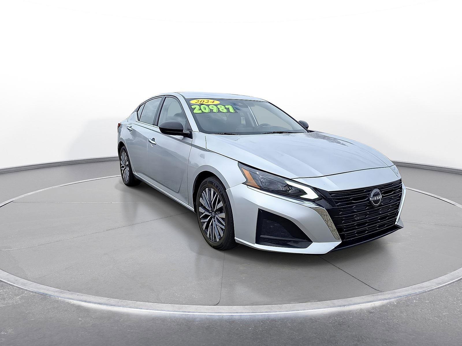 Used 2024 Nissan Altima 2.5 SV image 2