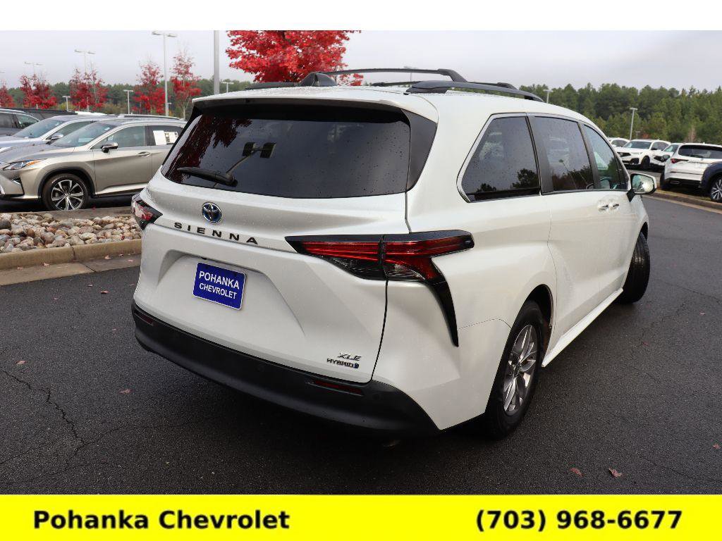 Used 2022 Toyota Sienna XLE image 7