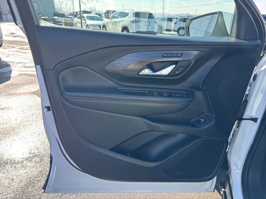 Used 2024 GMC Terrain SLT image 10