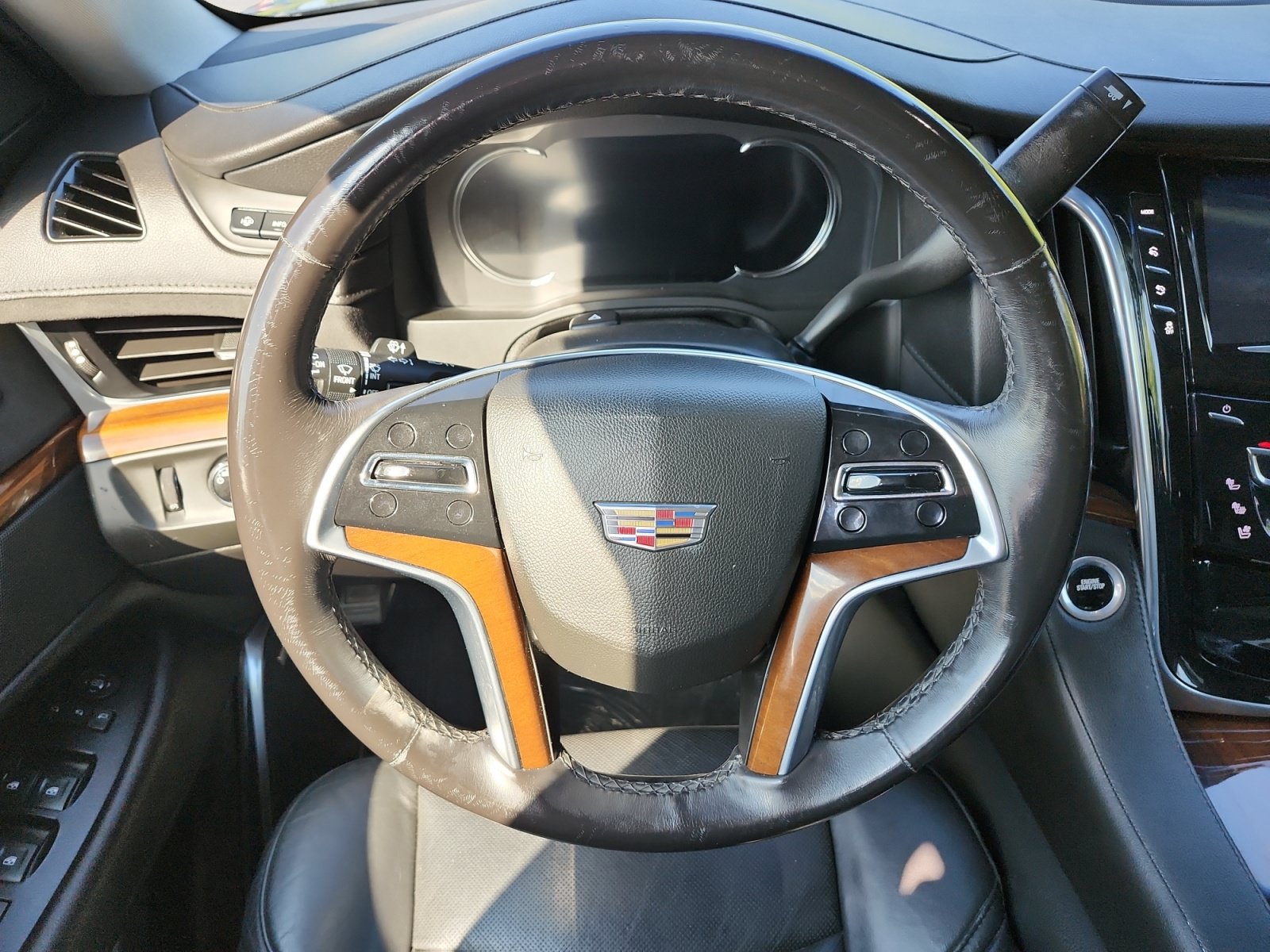Used 2020 Cadillac Escalade Luxury AWD/4WD image 12