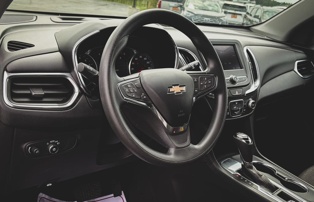 Used 2021 Chevrolet Equinox LT FWD image 2