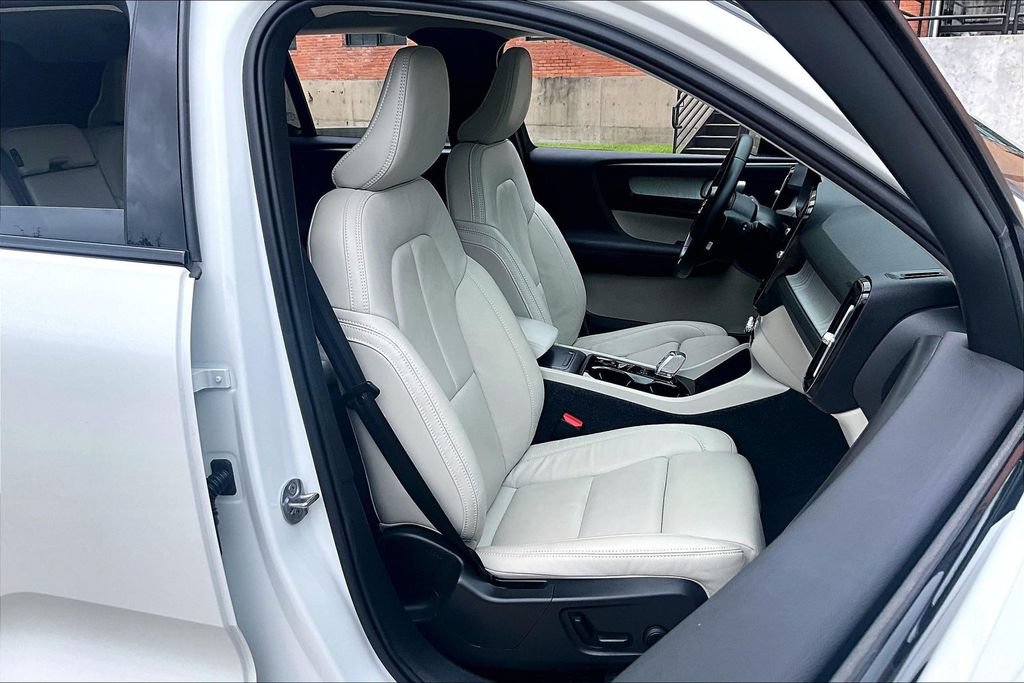 Certified 2026 Volvo XC40 B5 Plus AWD/4WD image 10