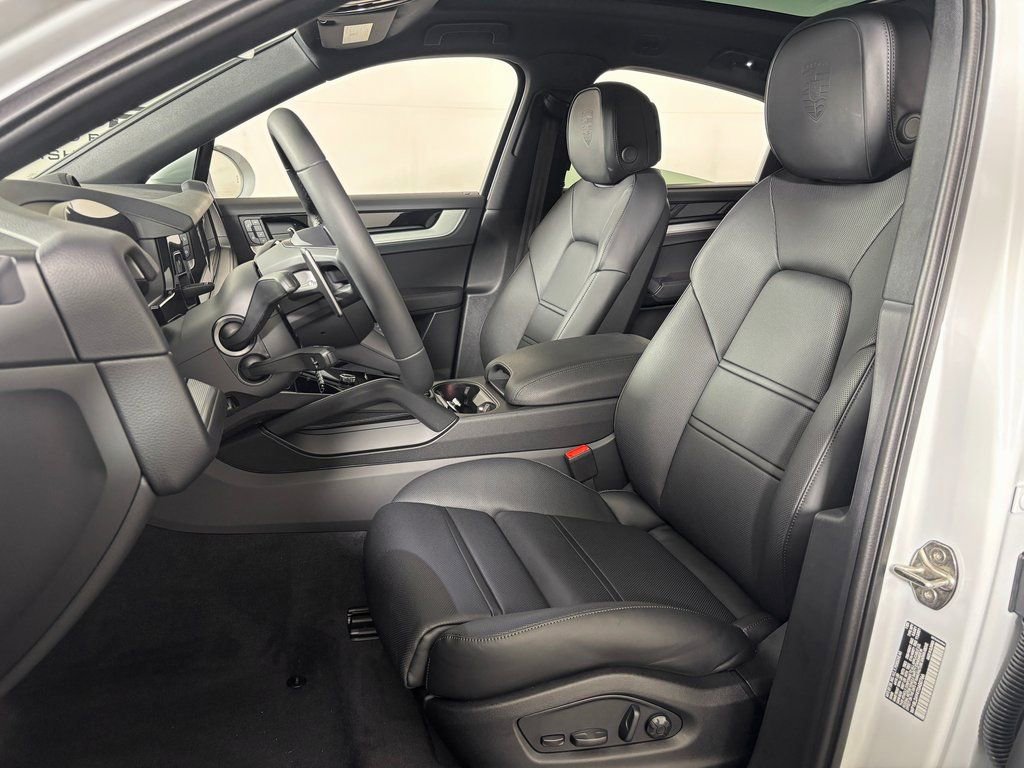 Certified 2026 Porsche Cayenne S AWD/4WD image 5