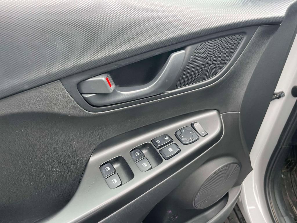 Used 2023 Hyundai Kona SEL image 17