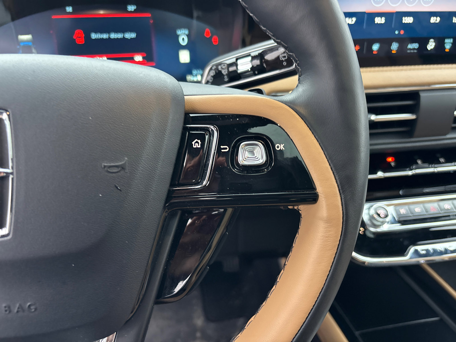 Certified 2023 Lincoln Corsair Reserve w/ Equipment Group 201A image 18