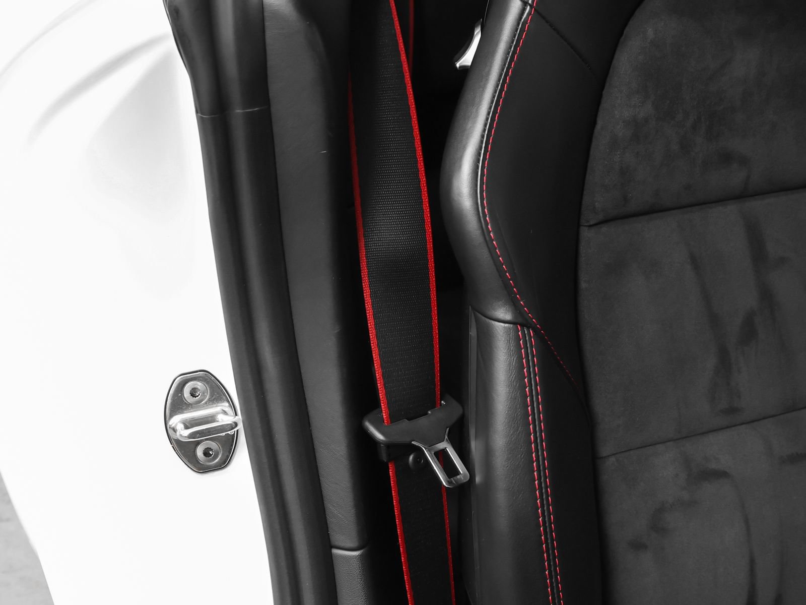 Certified 2016 Porsche 911 Carrera GTS RWD image 31