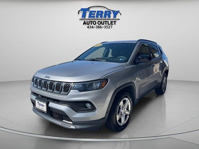 Used 2024 Jeep Compass Latitude AWD/4WD image 3