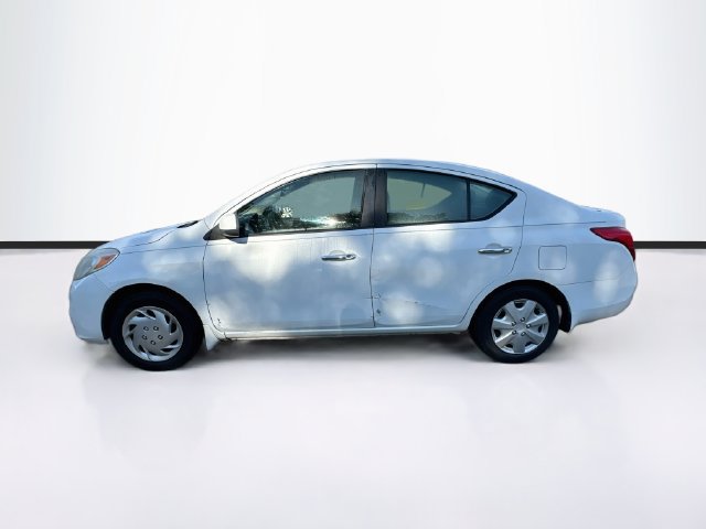 Used 2012 Nissan Versa SV FWD image 4