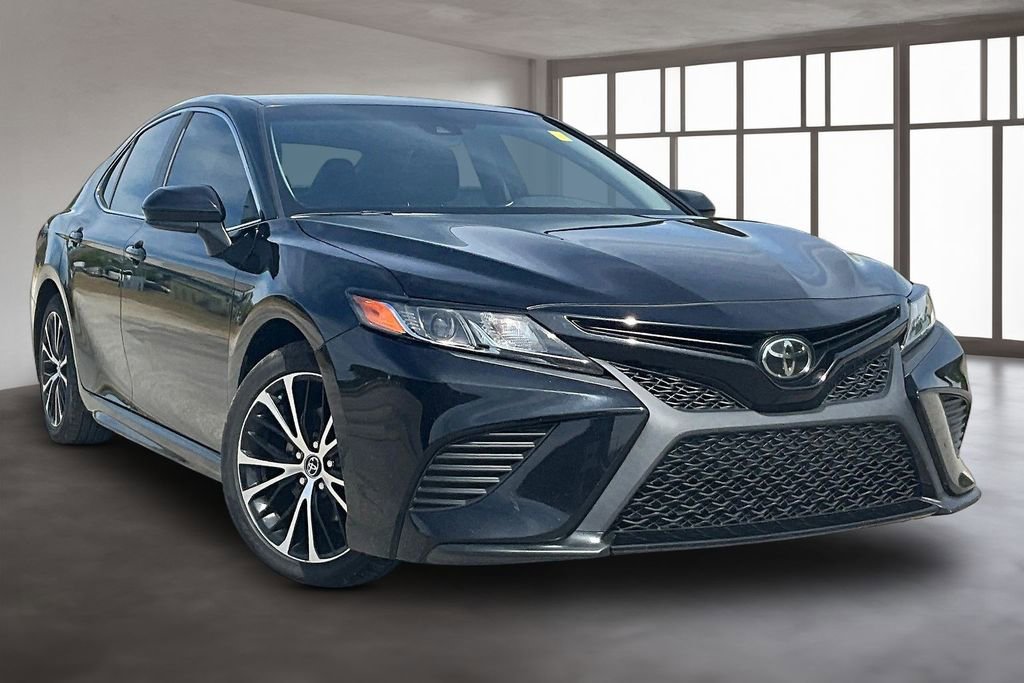 Used 2020 Toyota Camry SE image 3