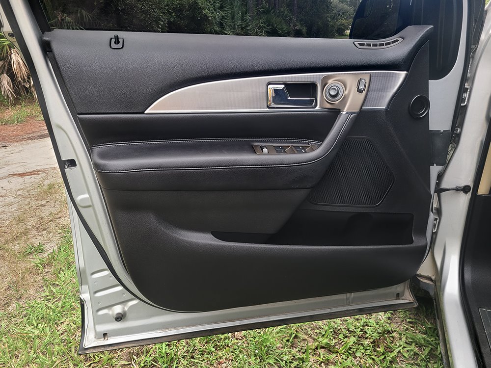 Used 2011 Lincoln MKX 2WD image 25
