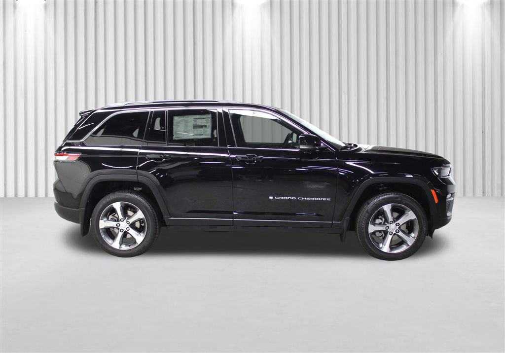 New 2025 Jeep Grand Cherokee Limited w/ Luxury Tech Group II image 2