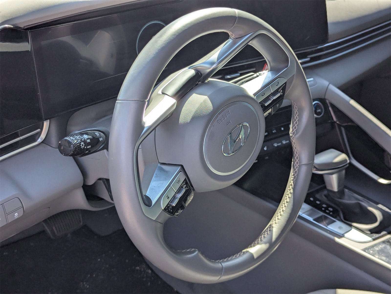 Used 2023 Hyundai Elantra SEL w/ Convenience Package image 8